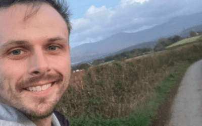 Americanwr i hyfforddi fel cwnselydd Cymraeg ar ôl dysgu’r iaith mewn blwyddyn